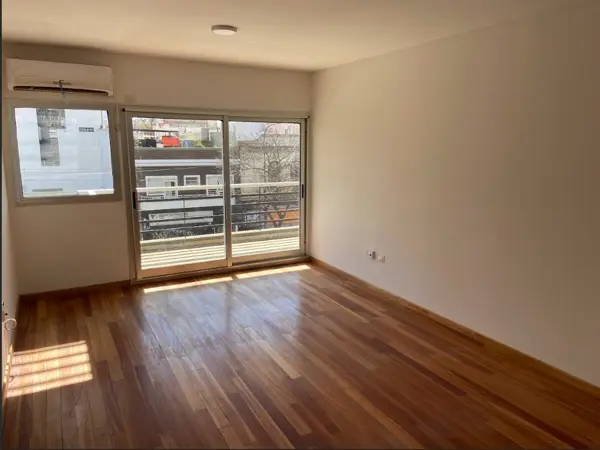 4 ambientes al frente con parrilla propia en balcón cerrado y 3 baños — foto 1