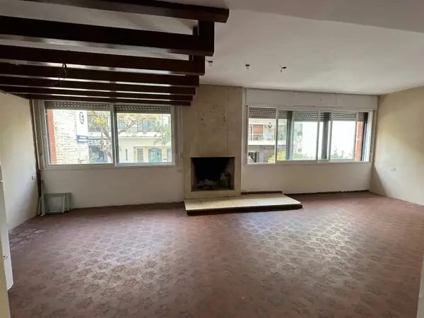 Casa de uso profesional de 400 m² en 3 plantas, garaje cubierto y sin expensas — foto 1