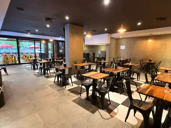Local gastronómico de 333 m² con renta activa, en anteesquina de Av. del Libertador — foto 1