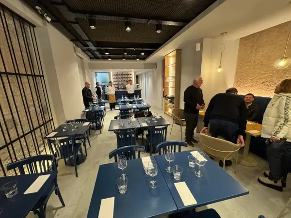 Local reciclado de 93 m² con patio propio de 25 m² y renta vigente hasta 2028 — foto 1