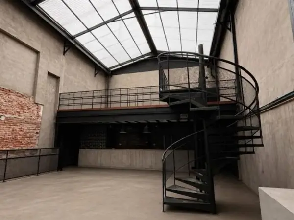 Local en block de 530 m² sobre lote propio, planta libre y doble altura — foto 1